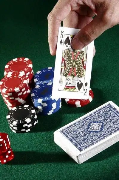Antarmuka permainan dengan simbol Mesir kuno Layar permainan Egypt's Book of Mystery dengan simbol dan payline aktif